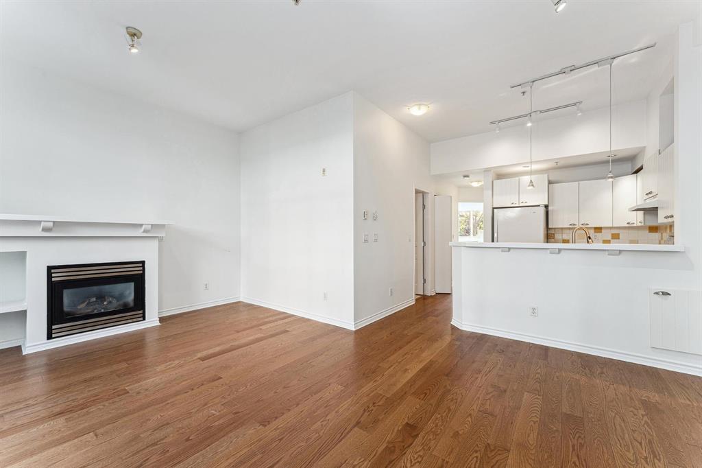 1 – 995 Lynn Valley Road